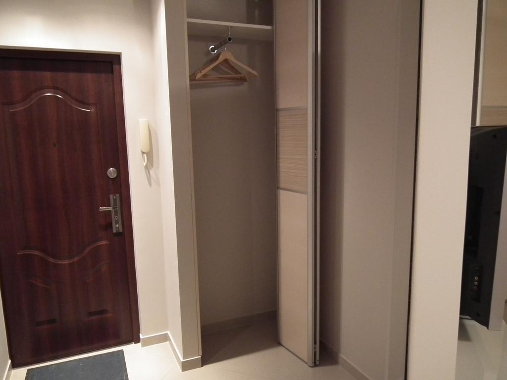 As Apartment *